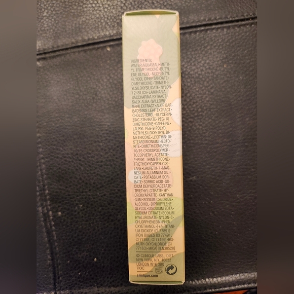 Clinique Stay-Matte Oil-Free Makeup Foundation In 24 Golden - Picture 2 of 8